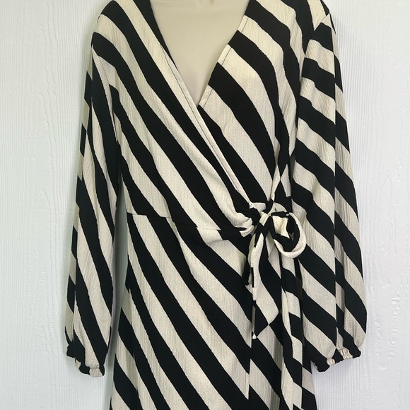 H&M - Black And White Stripe Balloon Long Sleeve Wrap Dress Size Medium - Picture 7 of 12